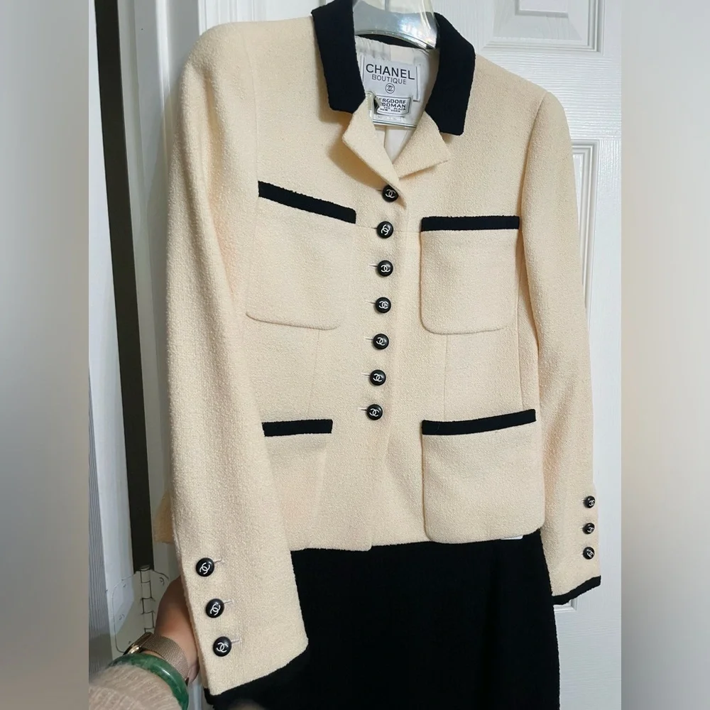 Vintage CHANEL Ivory & Black Bouclé Tweed Skirt Suit - Picture 1 of 13